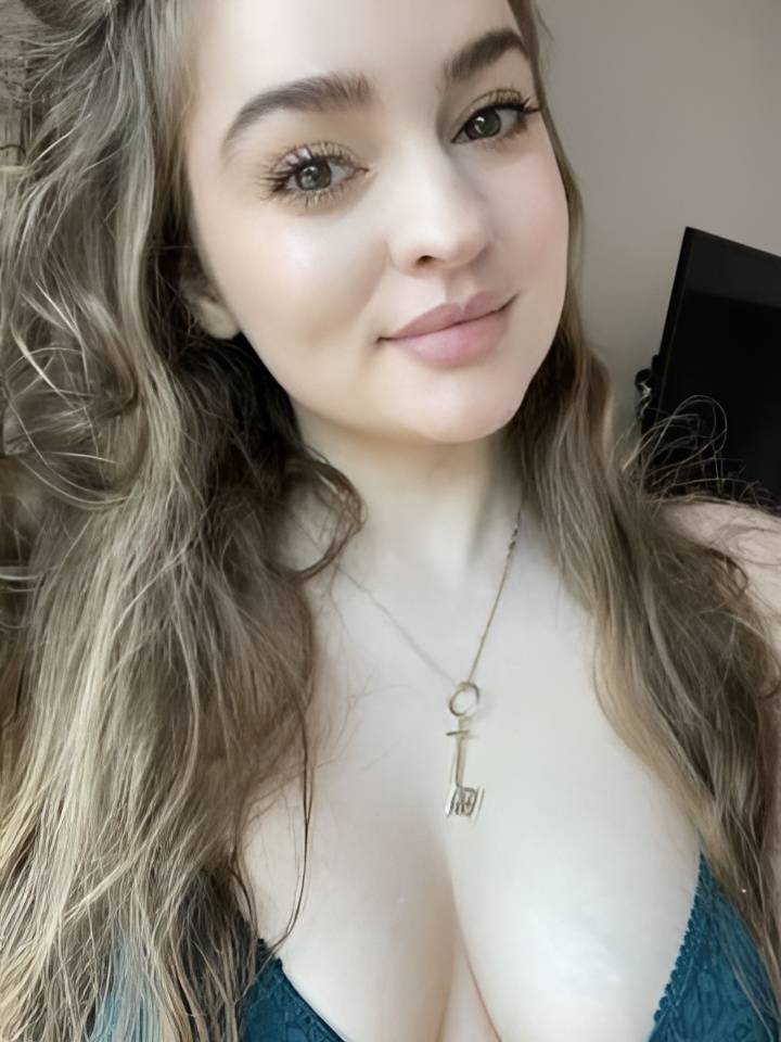 Софа привлекальеная девушка из Лабинск цена от 2000 руб