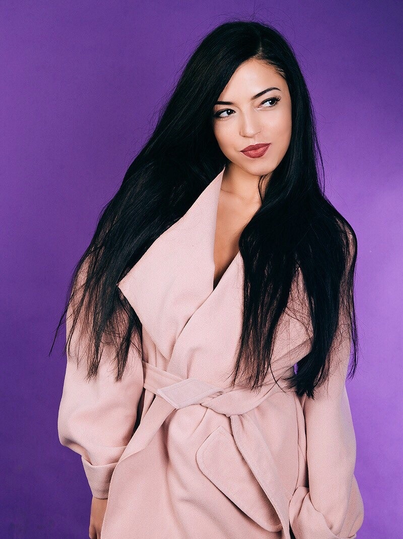 Инна привлекальеная девушка из Лабинск цена от 3000 руб