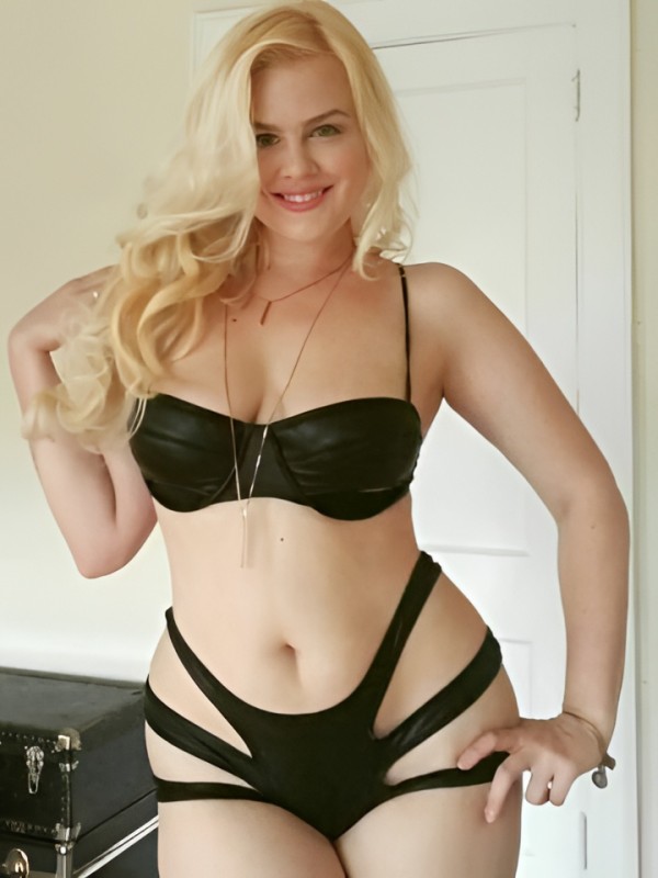 Ангелина привлекательная девушка из Лабинск цена от 5000 руб