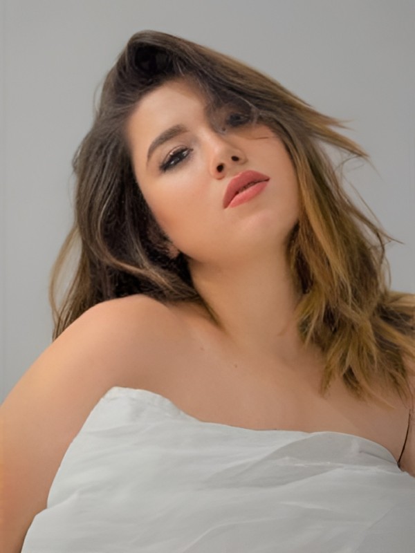 Ульяна привлекательная девушка из Лабинск цена от 2500 руб